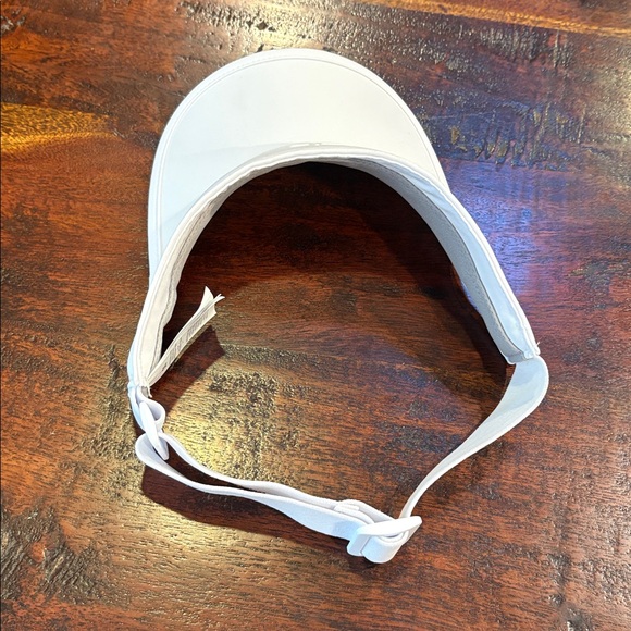 ALO Yoga Performance Eclipse Visor in White - One Size - Picture 5 of 7